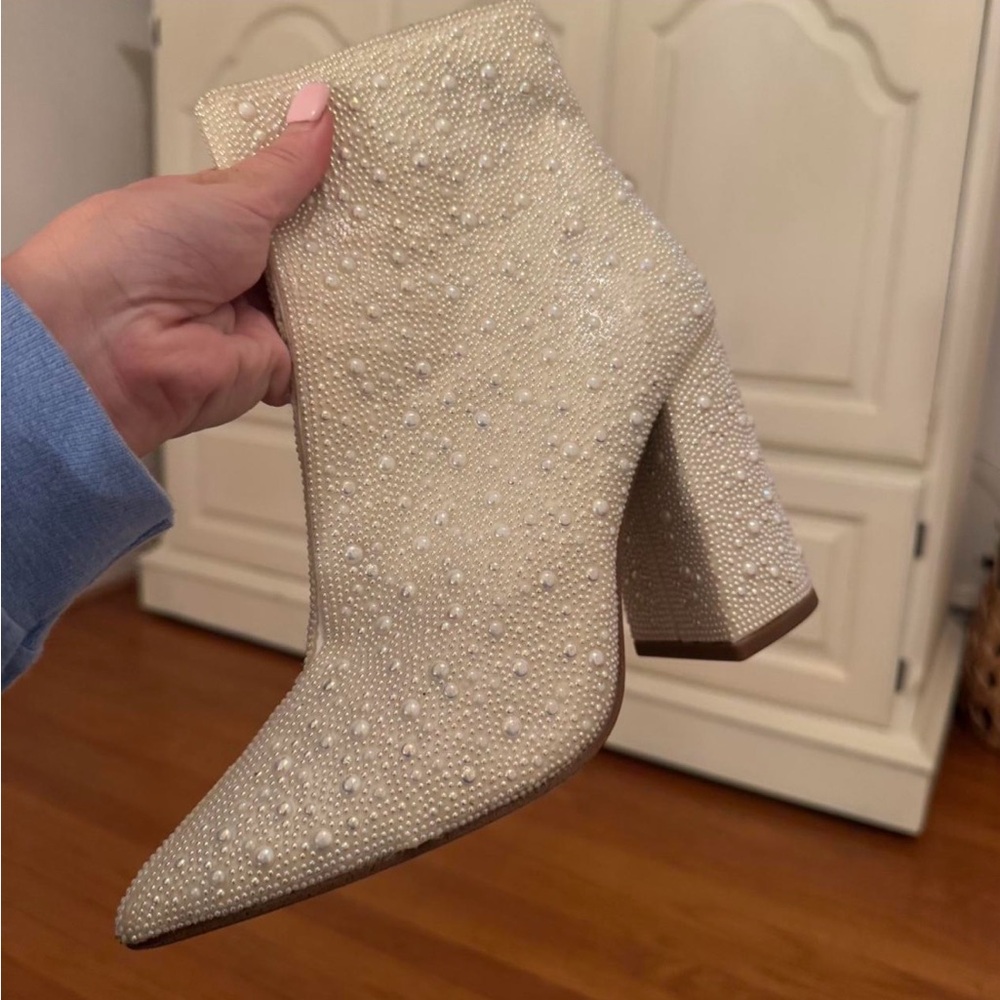 Steve Madden Pearl-Embellished Cream Heeled Boots